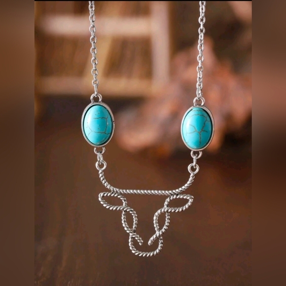Chic Silver Necklace with Turquoise Accents - Picture 6 of 8